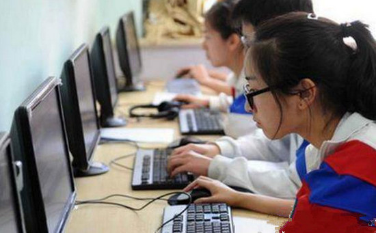 女孩高考成绩666分,激动给班主任报喜,老师说