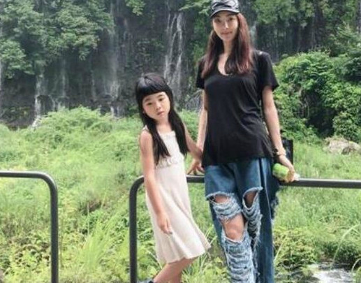 看到长大后的grace才知道什么叫颜值开挂