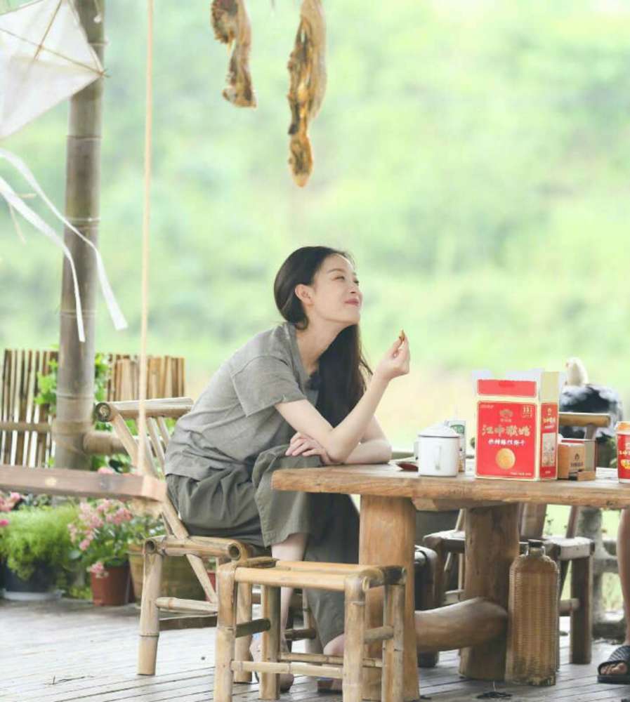 baby倪妮做客向往的生活体验农活,两大女神同