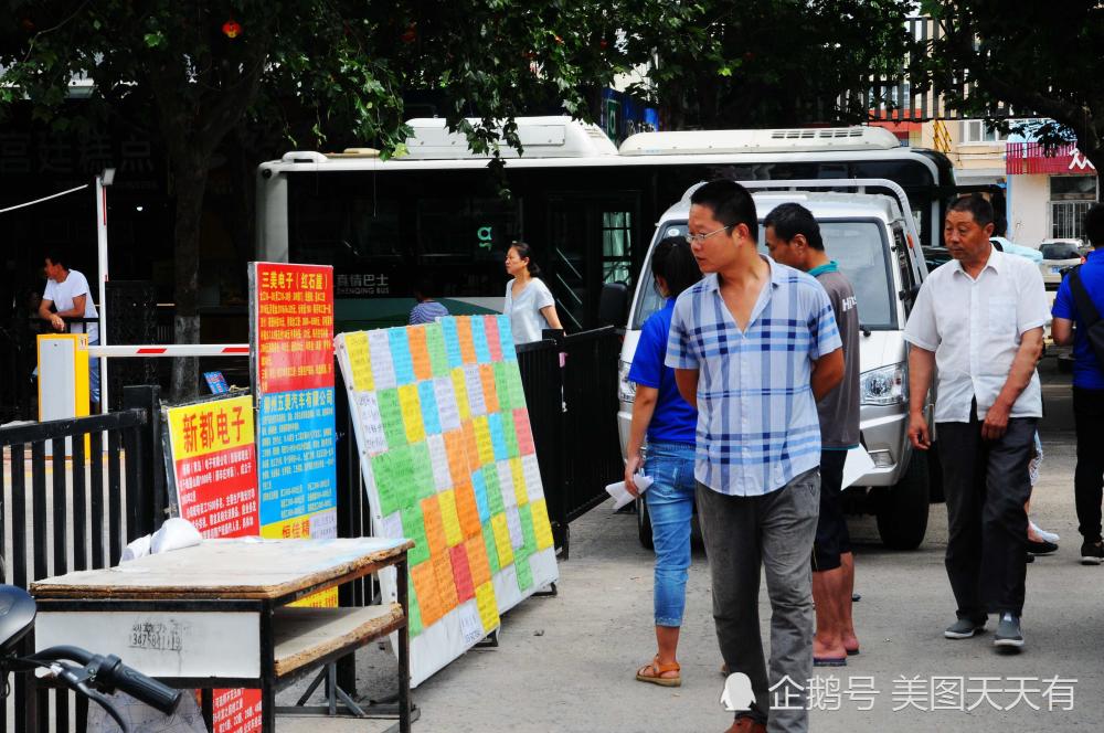 青岛劳务市场 月薪6000 年轻人是香饽饽 父辈