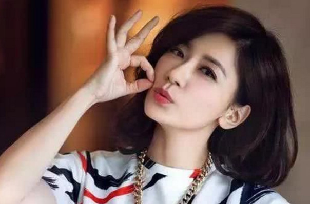 贾静雯女儿咘咘颜值完胜?换发型犹如换脸,波妞