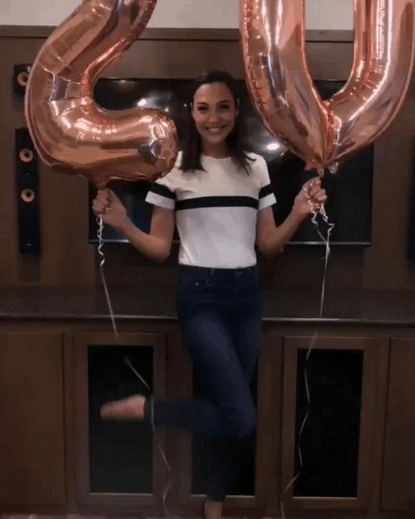 真难得!神奇女侠盖尔·加朵不仅人长得漂亮,而且性情豪爽放得开