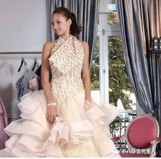 赌王外孙女何家晴颜值高气场足？其实长子两个女儿才是绝色