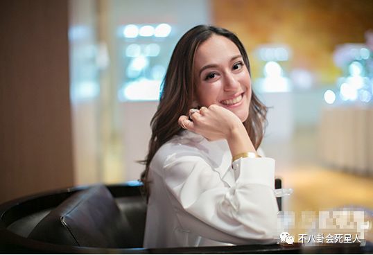 赌王外孙女何家晴颜值高气场足？其实长子两个女儿才是绝色
