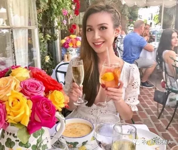 赌王外孙女何家晴颜值高气场足？其实长子两个女儿才是绝色