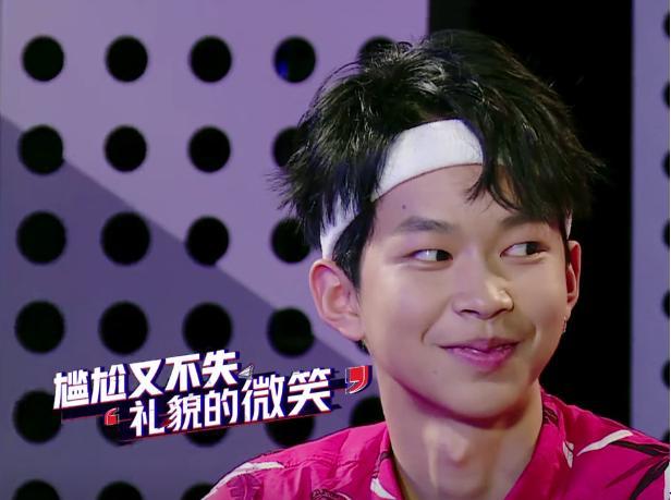 蔡徐坤好友去参加明日之子,惨遭李宇春淘汰,杨