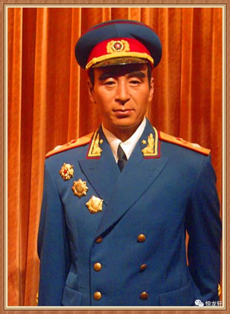 十大元帅蜡像栩栩如生,衣服由当年元帅服剩余布料制成