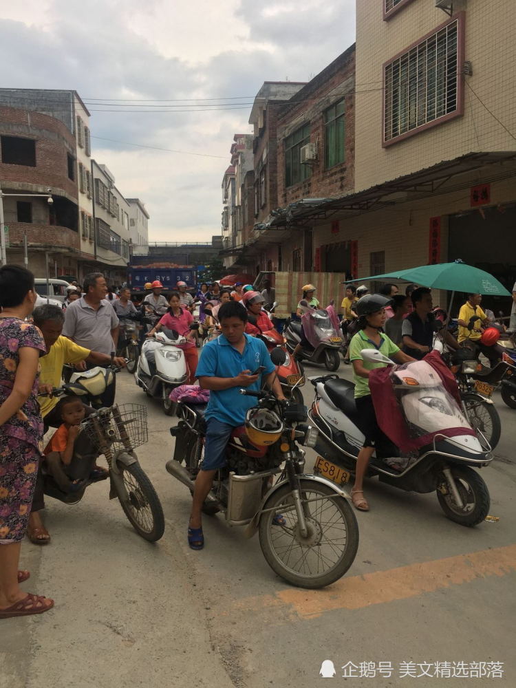 广东罗定市罗平镇现大塞车