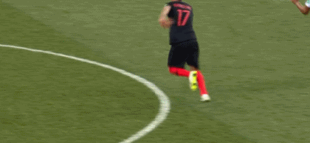 gif-曼朱基奇被对手放倒 痛苦倒地接受治疗