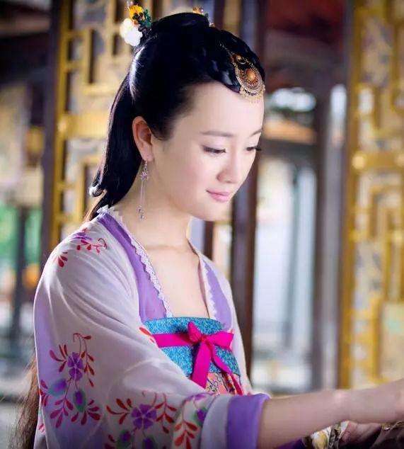 "整容脸"张檬的近照颜值在线,却看不出原来的样子了,显老气!