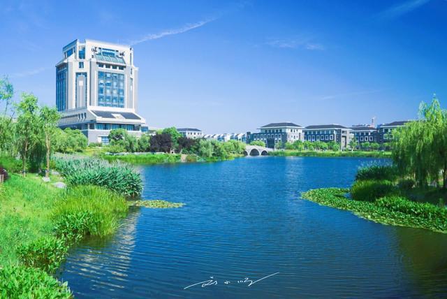 4,上海海洋大学:一片蔚蓝色的校园