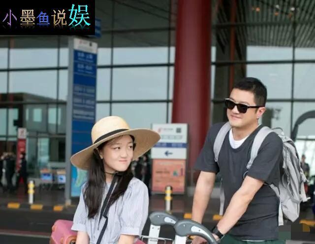 李亚鹏与女儿李嫣场机场现身,李嫣头戴草帽,一头长发披肩,长腿傲人