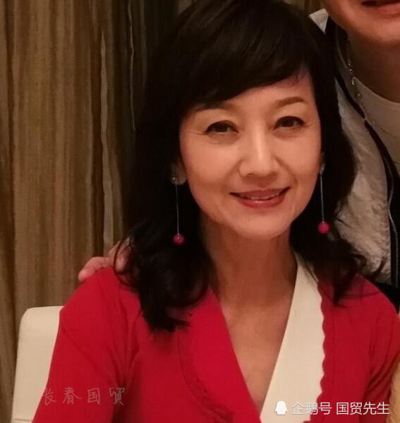 64岁赵雅芝素颜照曝光 不化妆时原来她长这样