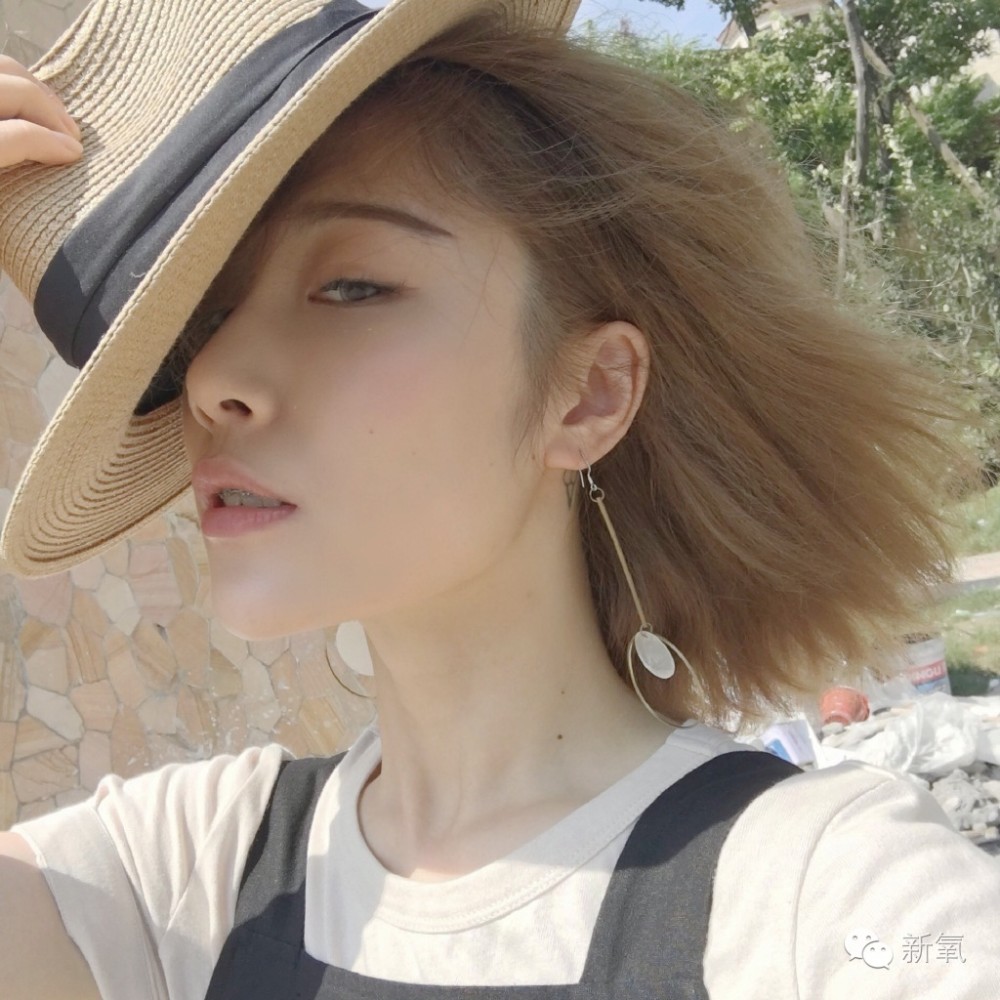 最新网红照骗!把不良少女P成清纯奶茶妹