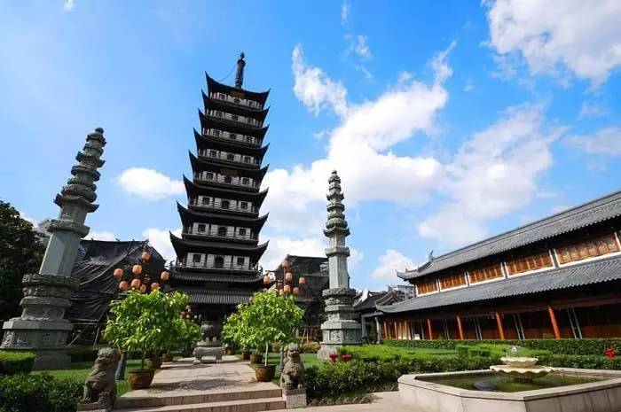 这两条地铁坐到底，几块钱就能玩遍上海！