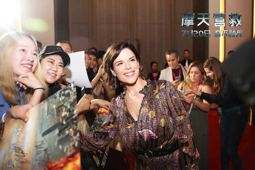 一线|《摩天营救》强森来华 周杰伦陪昆凌现身