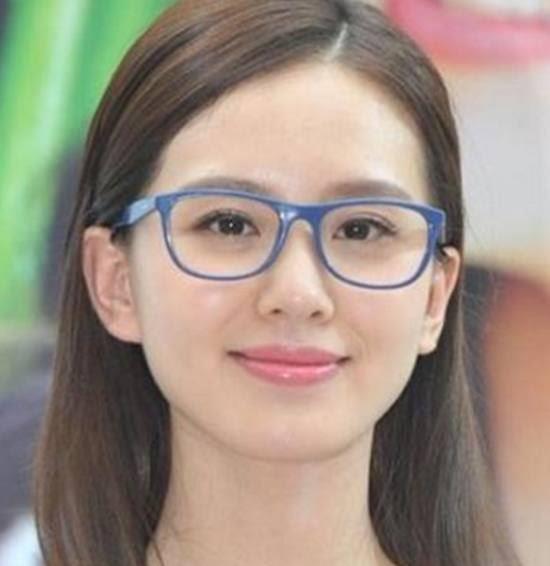 戴眼镜最"丑"的五位女星:刘亦菲上榜,最后一位一言难尽!