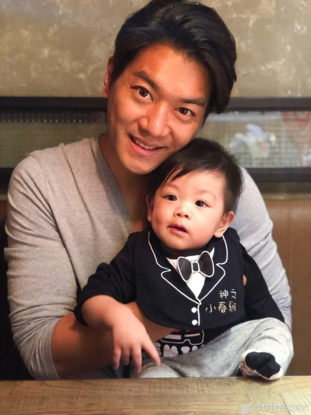 TVB五亿驸马当好女婿 陪老婆岳母购物帮拿东西和当司机