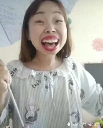 快手凤姐一夜爆红,直播一小时吸金150W,走红