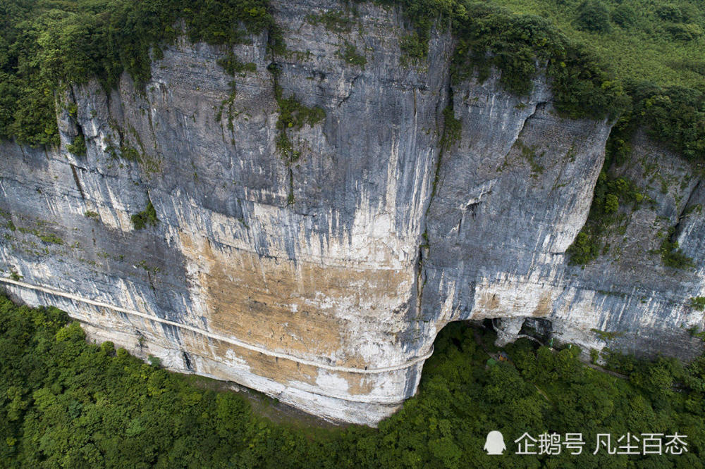 重庆金佛山绝壁栈道:悬空2000米,左手悬崖右手绝壁