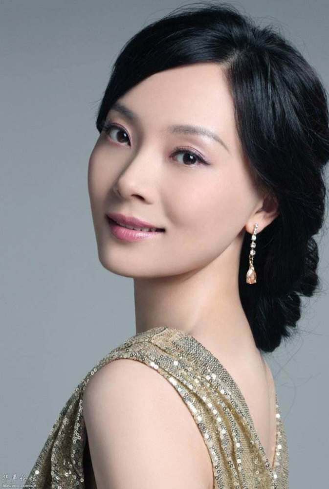 她曾红过孙俪 是靳东的同班同学 如今41岁未生子却更似少女 天天快报