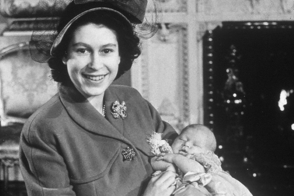 英国皇室历代婴儿受洗照片 乔治小王子最萌
