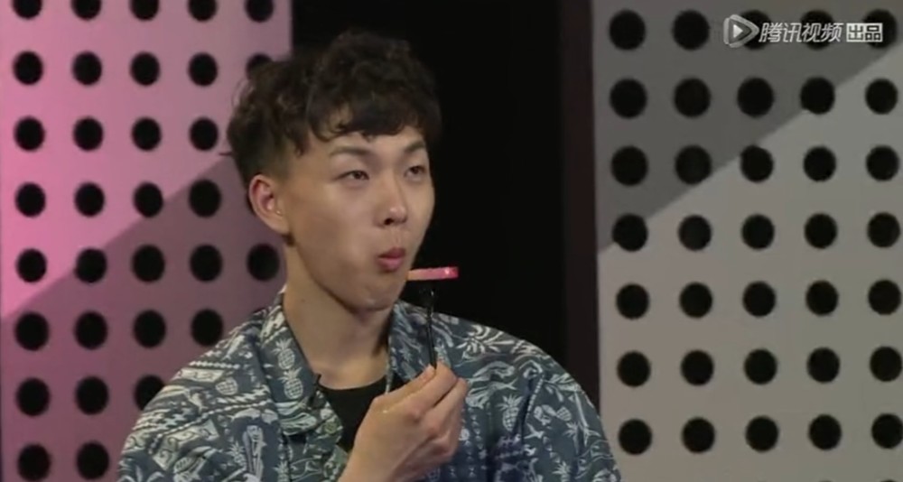 《明日之子2》斯外戈被何炅格外照顾,只因这个