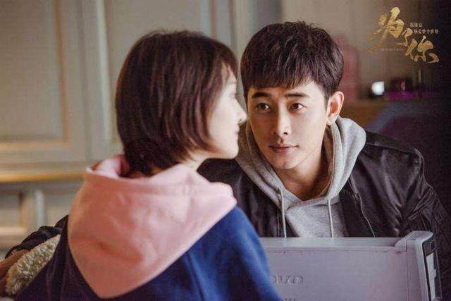 暖心姑娘！郑爽剧组为全工作人员买西瓜，并贴心分享降暑神器！