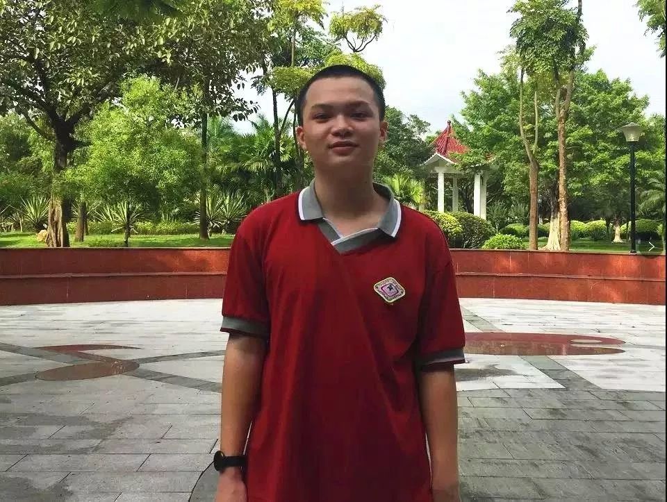 马方哲老总_鸿星尔克老总图片