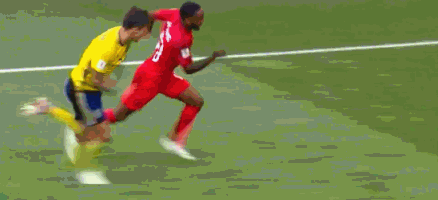 gif-将快乐进行到底 斯特林德尔夫禁区内互相谦让错失