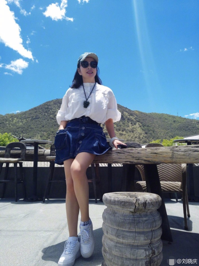 刘晓庆自曝为父母最早买别墅却心有愧疚，后发现钱钞票不重要！