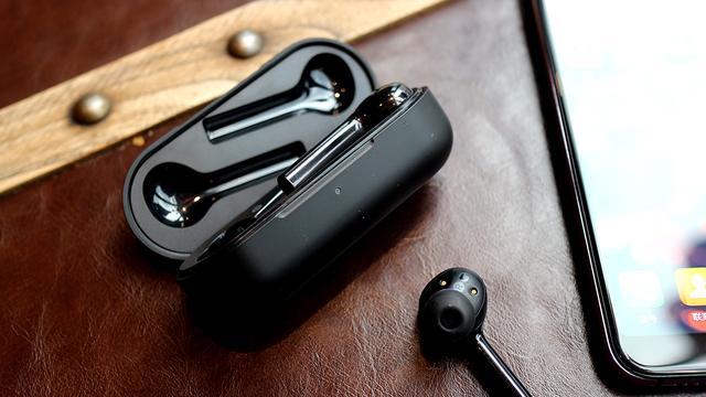 华为FreeBuds无线耳机测评:入耳轻松,使用畅快