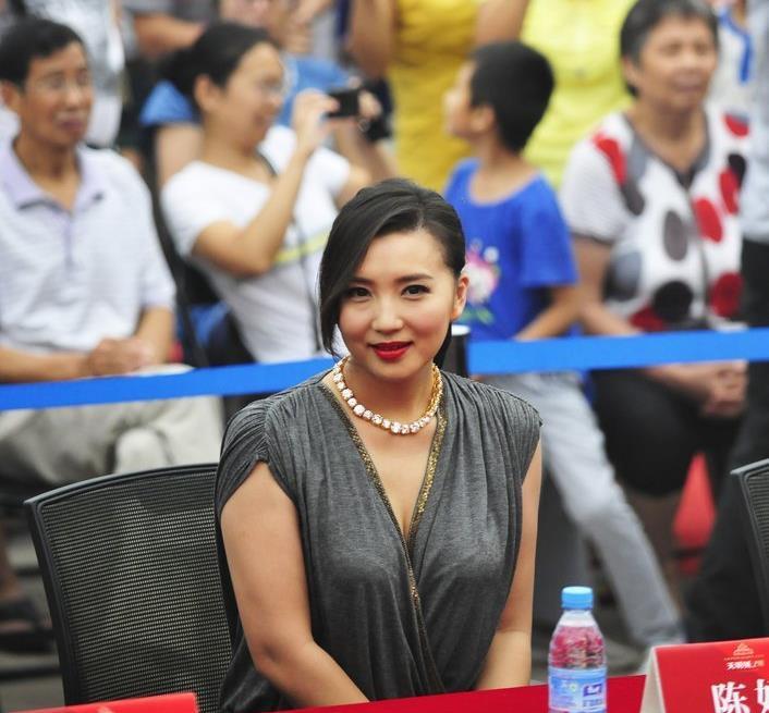 万人迷陈好近照,淡出娱乐圈嫁给富豪,做了全职妈妈
