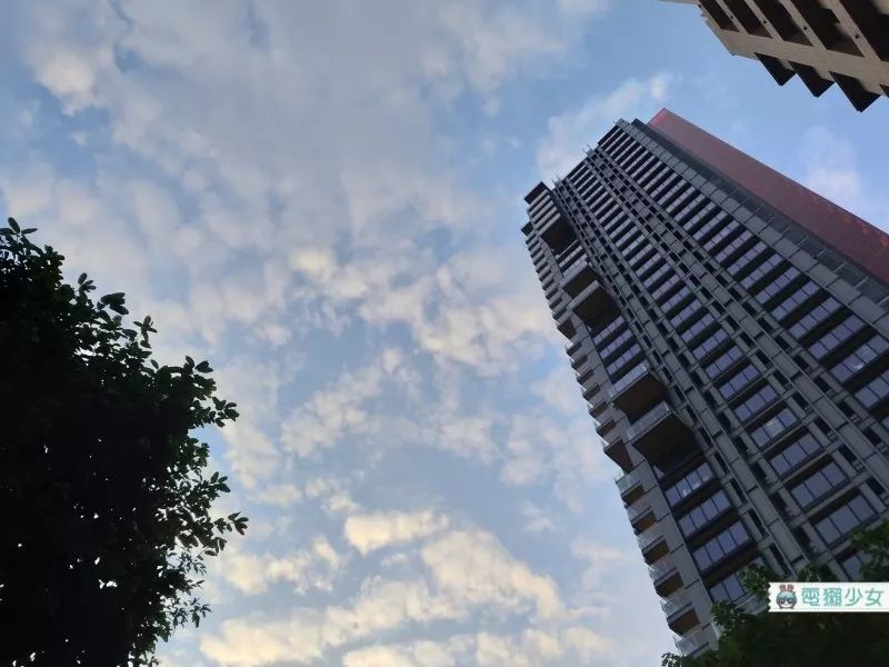 前后镜头皆 2400 万 :三星Galaxy A8 Star 体验