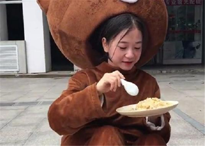 抖音又一网红要凉了,身价千万却天天扮可怜,