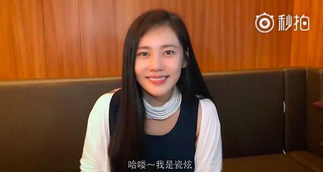 秋瓷炫生子重病后首露面，声音嘶哑脖子围围巾，疑气管切开留疤
