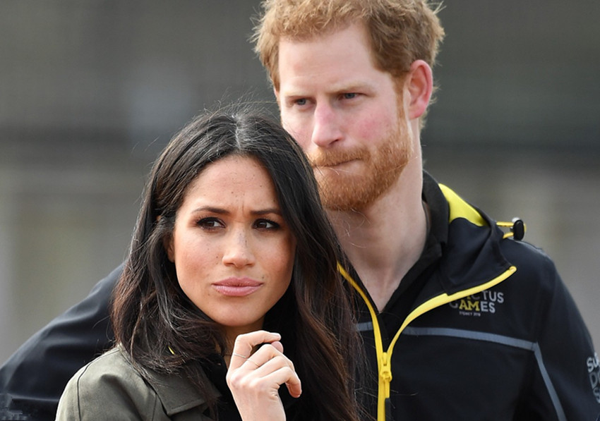 哈里王子不再体贴微笑,梅根脸上写满不自信,强