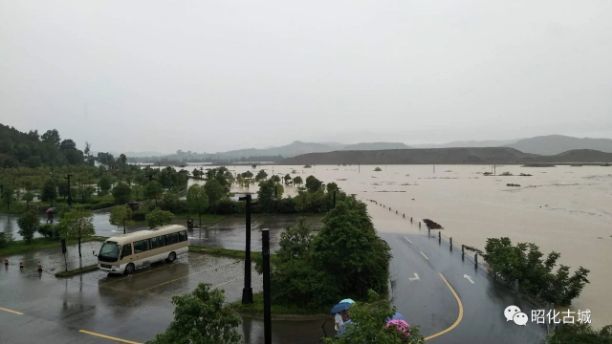 暴雨又惹事!通往昭化古城景区道路中断 景区暂时关闭