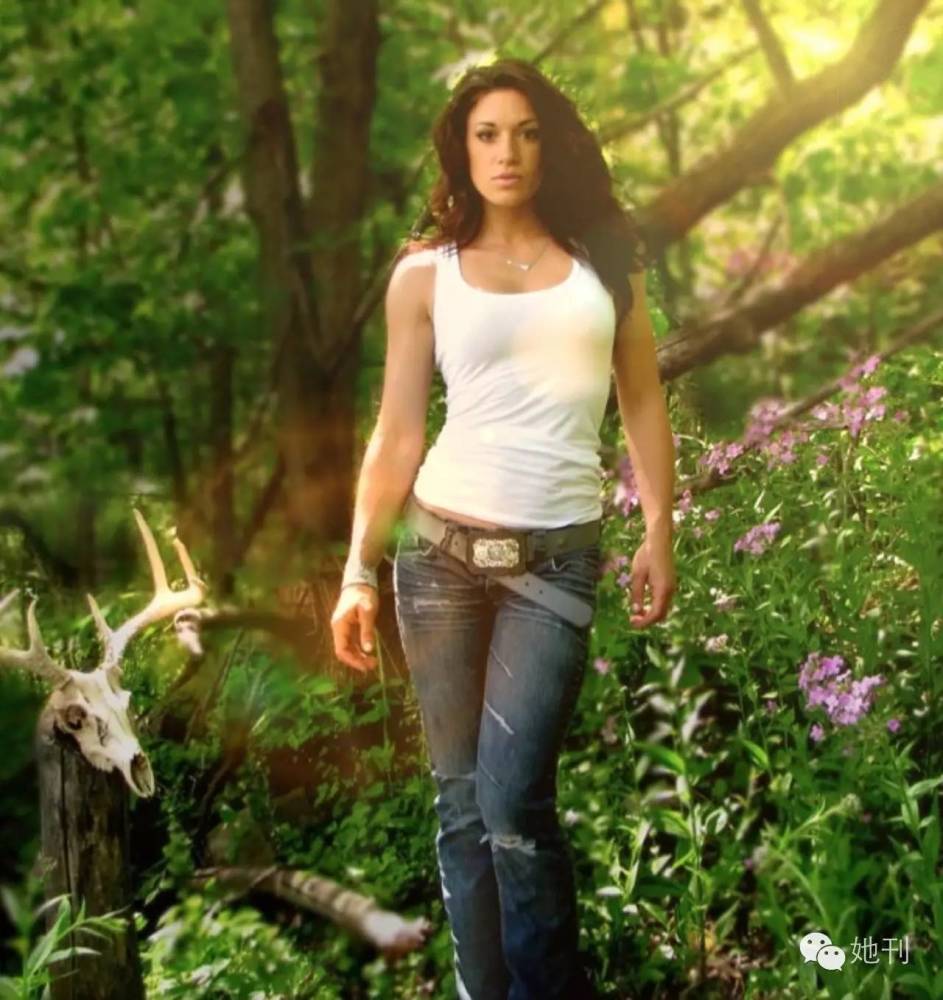 她是学校清洁工练出马甲线,惊艳逆袭成性感女