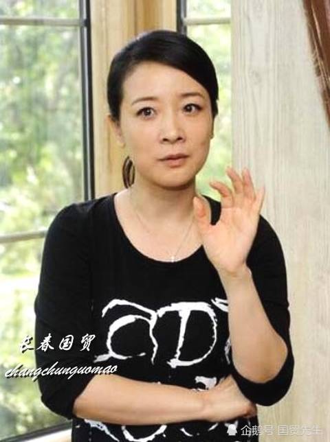 他曾是曝光率最高的星二代，如今18岁由明星父母带入演艺圈