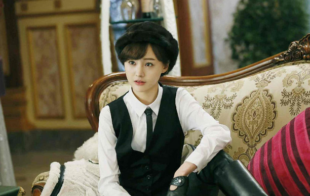 郑爽新剧撞档关晓彤《甜蜜暴击》,而她已经赢