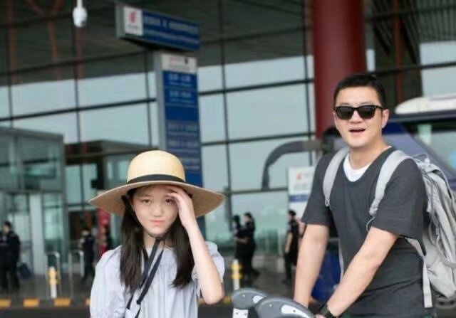 王菲喝完直接扔酒杯遭吐槽生活奢侈,网友劝李