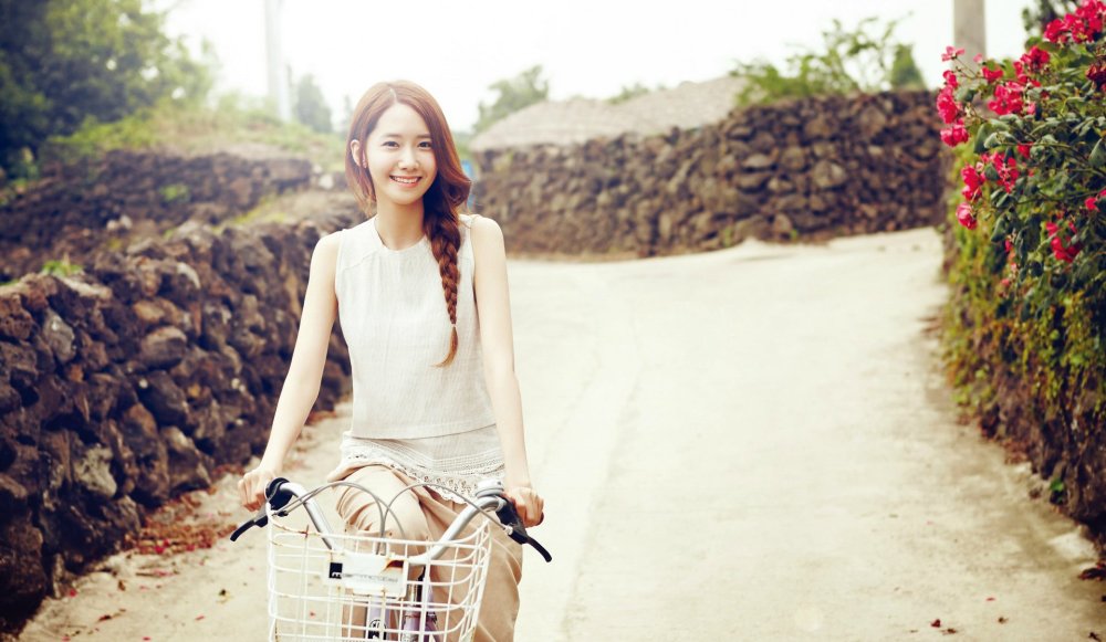 韩国颜值最高的5位女歌手,金泰妍蠢萌,IU萌妹