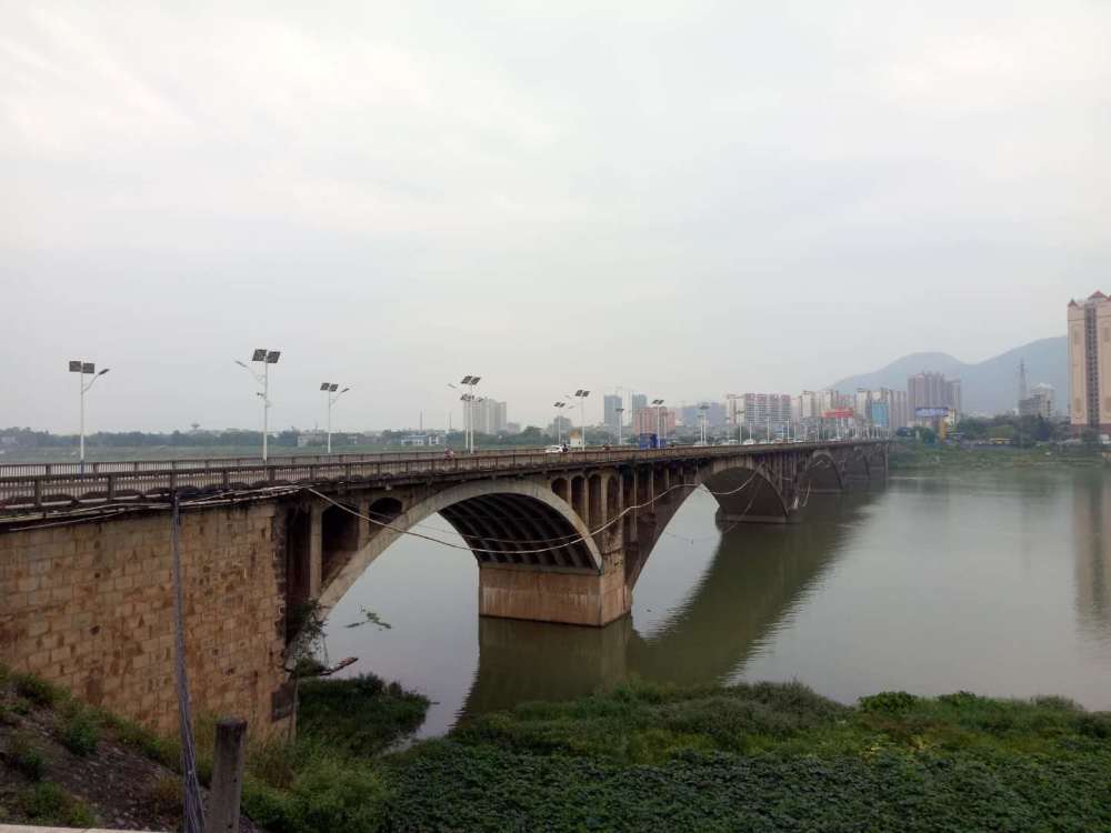 桂平目前拥有郁江大桥,黔江大桥,郁江二桥.