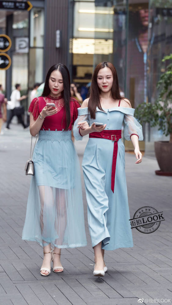 成都太古里闺蜜街拍,两人中能选择一个做老婆,图五最难选择