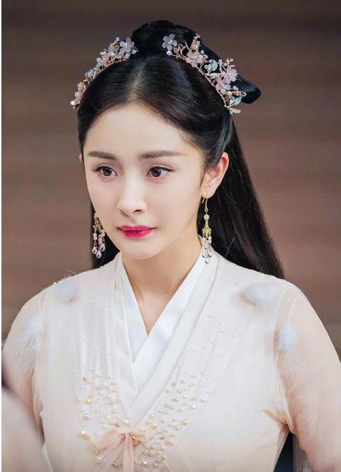 杨幂扶摇造型终于成功,网友:这是我见过穿的最