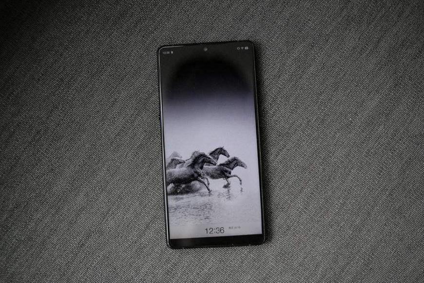 坚果R1:令锤子期待破灭的手机!