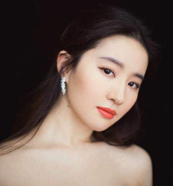 四位明星的真实名字,张馨予太土,李易峰真名与本人画风不符!