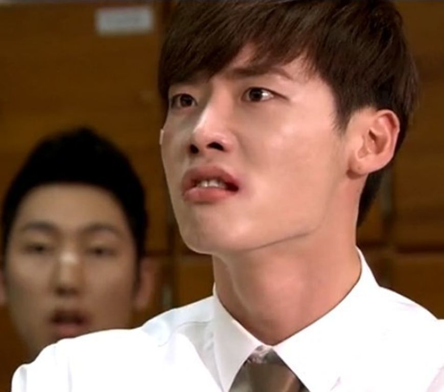 韩星哭戏:朴施厚哭得陶醉,李准基哭红了眼,金秀