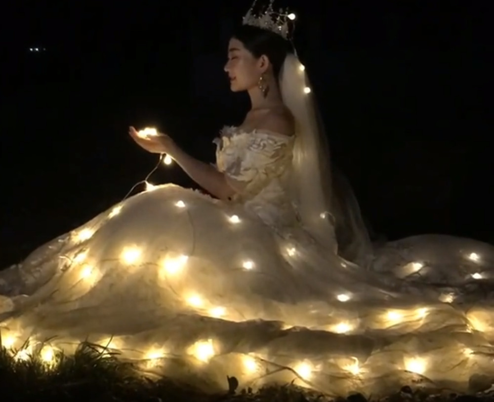 新娘晚上去田野拍婚纱照,被蚊子咬满身包,看了